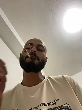 islandvybee55 online show from March 3, 2025, 12:56 am