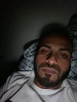 islandvybee55 online show from February 20, 2025, 1:57 am