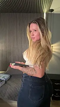 MiaPetit  online show from December 16, 2025, 7:07 pm