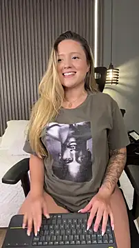 MiaPetit  online show from February 19, 2026, 7:55 pm