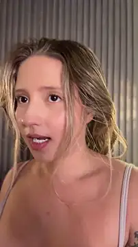 MiaPetit  online show from April 14, 2026, 7:52 pm