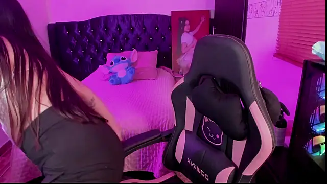 Snapshot of NahiaraEvans_ chatting on February 19, 2025, 12:14 am NahiaraEvans online show from February 19, 2025, 12:14 am