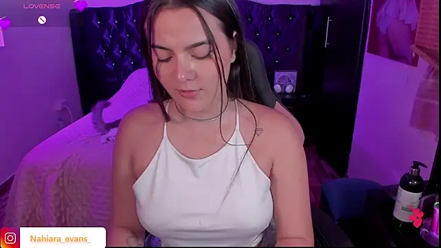 Snapshot of NahiaraEvans_ chatting on February 3, 2025, 5:18 am NahiaraEvans online show from February 3, 2025, 5:18 am