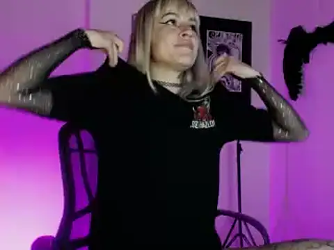 Snapshot of kim_jeins11 chatting on February 5, 2025, 12:10 am kim jeins11 online show from February 5, 2025, 12:10 am