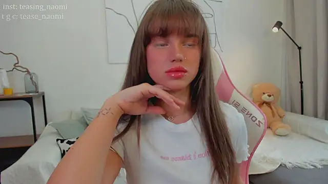 Snapshot of aesthetics__tease chatting on April 1, 2026, 5:31 am aesthetics tease online show from April 1, 2026, 5:31 am