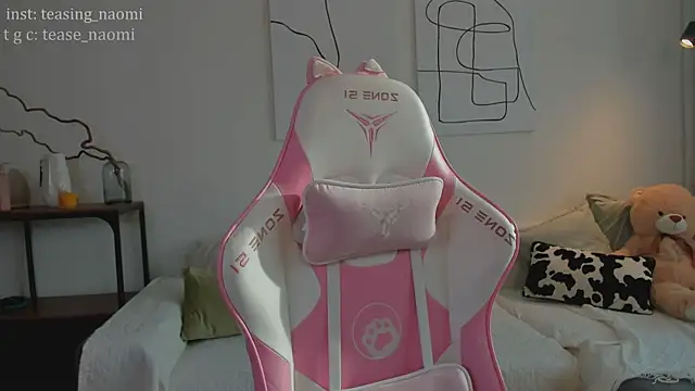 Snapshot of aesthetics__tease chatting on April 3, 2026, 1:23 am aesthetics tease online show from April 3, 2026, 1:23 am