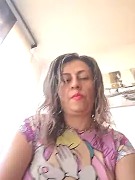 Latiinvenushot online show from February 5, 2026, 1:07 pm