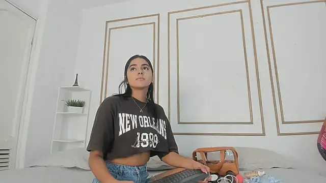 Snapshot of natalia_aguirre1 chatting on February 23, 2025, 12:37 pm natalia aguirre1 online show from February 23, 2025, 12:37 pm