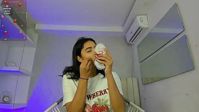 Snapshot of natalia_aguirre1 chatting on October 1, 2025, 12:20 pm natalia aguirre1 online show from October 1, 2025, 12:20 pm