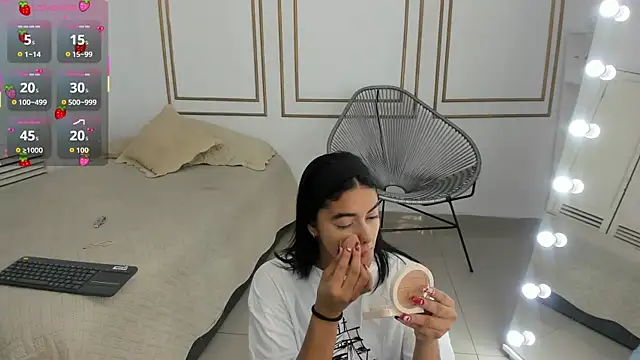 Snapshot of natalia_aguirre1 chatting on September 21, 2025, 12:21 pm natalia aguirre1 online show from September 21, 2025, 12:21 pm