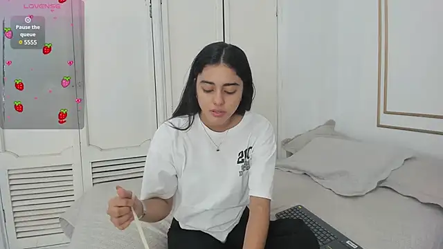 Snapshot of natalia_aguirre1 chatting on March 8, 2025, 12:30 pm natalia aguirre1 online show from March 8, 2025, 12:30 pm