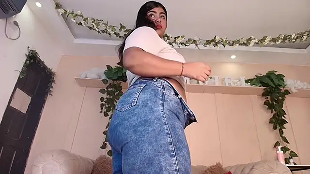 JOCELYN SANTANA1 online show from January 11, 2026, 12:01 pm