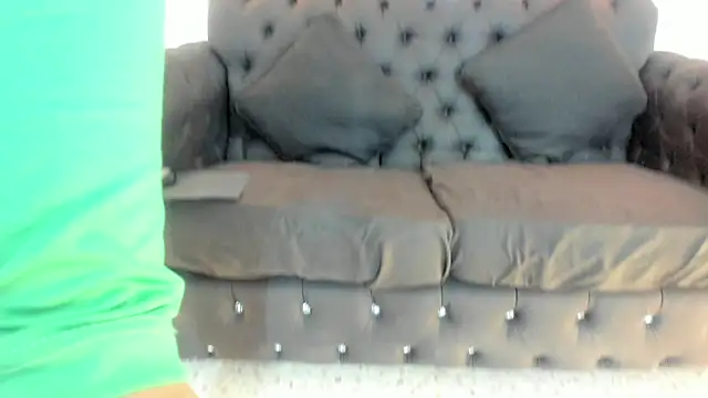 VickyJohnson1 online show from October 29, 2025, 8:41 pm