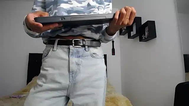 abigail f00x online show from March 14, 2025, 1:24 pm