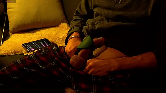 Snapshot of coupleofficial chatting on November 18, 2025, 10:13 pm coupleofficial online show from November 18, 2025, 10:13 pm