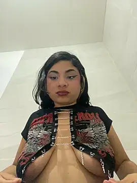 mysteriousgirl20 online show from November 15, 2025, 1:04 pm