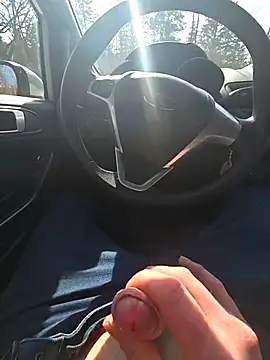 Titanhoott online show from March 4, 2025, 10:24 am