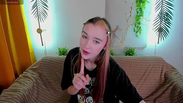 Lesi Moonie01 online show from September 15, 2025, 7:20 am