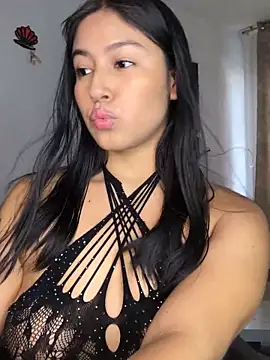 Snapshot of EmmaRossem chatting on April 28, 2026, 8:13 pm EmmaRossem online show from April 28, 2026, 8:13 pm