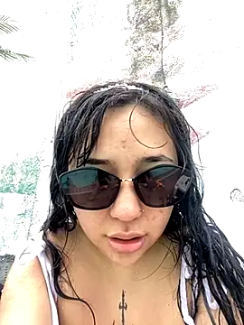 Megansttein  online show from November 4, 2025, 5:50 pm