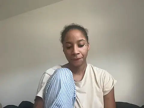 shandiloveslemonss online show from September 11, 2025, 7:25 pm