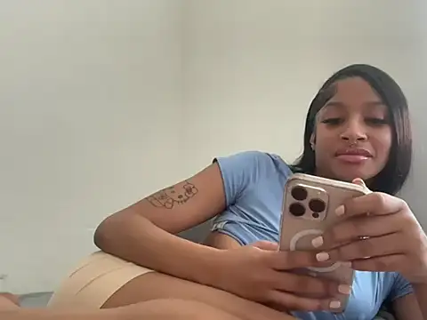 shandiloveslemonss online show from October 3, 2025, 8:10 pm