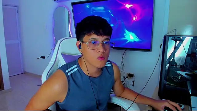 Snapshot of kittyandrick chatting on November 12, 2025, 1:32 am kittyandrick online show from November 12, 2025, 1:32 am