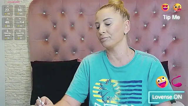 Snapshot of KikiSweet08 chatting on January 12, 2026, 5:14 am KikiSweet08 online show from January 12, 2026, 5:14 am