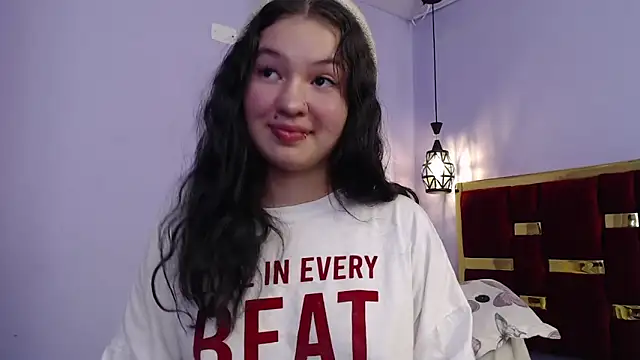 lilimini032 online show from December 3, 2025, 7:46 pm