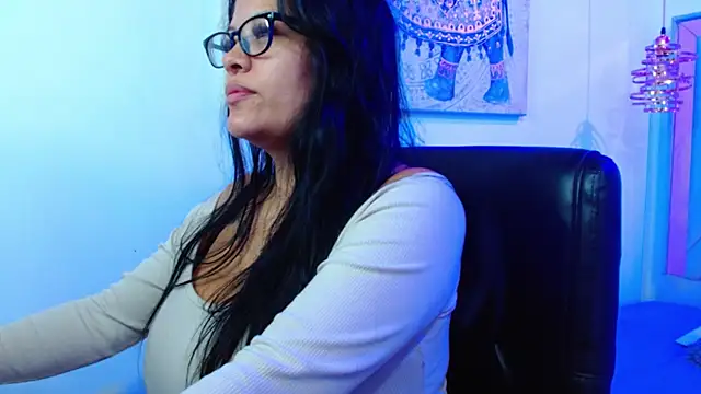 Snapshot of violletha chatting on April 23, 2026, 12:11 pm violletha online show from April 23, 2026, 12:11 pm
