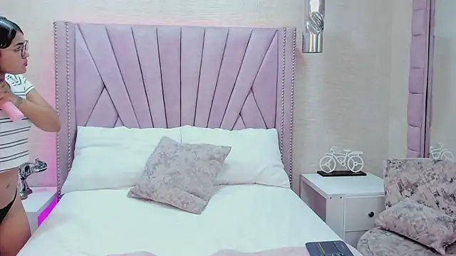 Snapshot of AntonellaScotth chatting on March 16, 2025, 3:06 pm AntonellaScotth online show from March 16, 2025, 3:06 pm