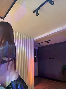 carolynnetrujillo online show from June 24, 2026, 3:27 am