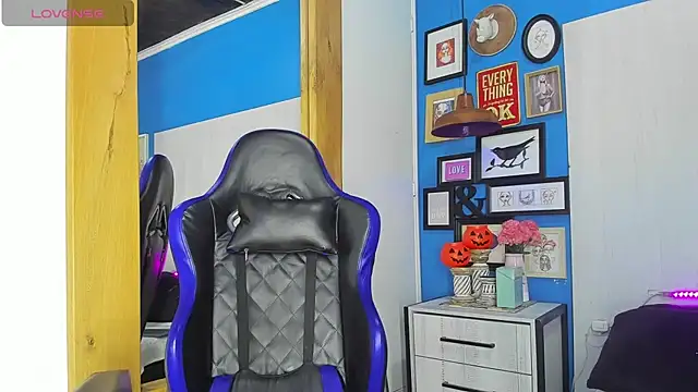 Snapshot of Drake_Nassir4 chatting on October 31, 2025, 9:54 pm Drake Nassir4 online show from October 31, 2025, 9:54 pm