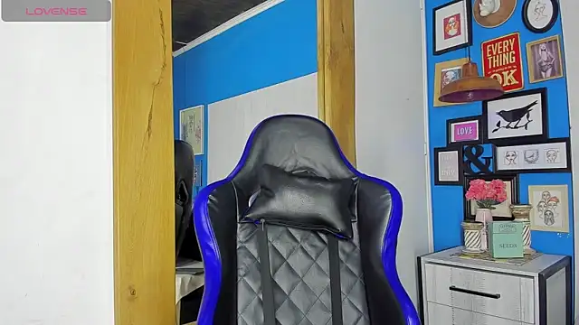 Snapshot of Drake_Nassir4 chatting on October 11, 2025, 9:16 pm Drake Nassir4 online show from October 11, 2025, 9:16 pm