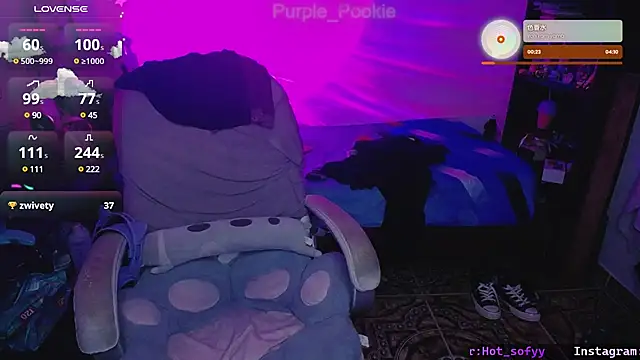 Snapshot of Purple_Pookie chatting on January 5, 2025, 6:35 am Purple Pookie online show from January 5, 2025, 6:35 am
