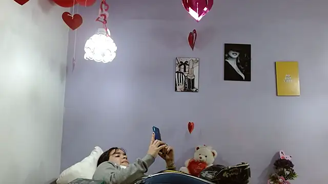 Snapshot of Kimandyuk chatting on February 22, 2025, 7:03 pm Kimandyuk online show from February 22, 2025, 7:03 pm