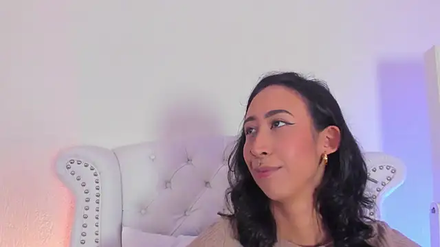 GabyPetit online show from April 6, 2026, 7:48 pm