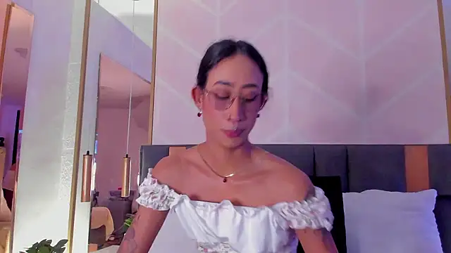 GabyPetit online show from February 2, 2026, 7:57 pm