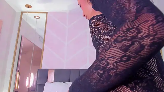 GabyPetit online show from December 18, 2025, 8:23 pm