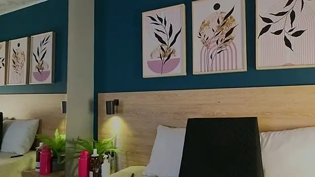 GabyPetit online show from November 1, 2025, 7:52 pm