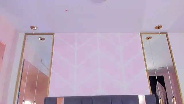 GabyPetit online show from November 12, 2025, 7:51 pm