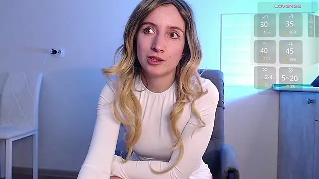 Snapshot of Eva_Hailey_ chatting on January 17, 2025, 8:34 am Eva Hailey online show from January 17, 2025, 8:34 am