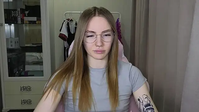 Snapshot of littlevildevil chatting on January 27, 2025, 11:54 am littlevildevil online show from January 27, 2025, 11:54 am