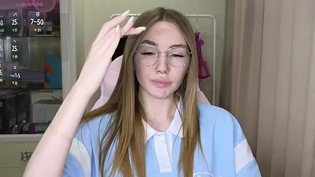 Snapshot of littlevildevil chatting on March 22, 2025, 11:00 am littlevildevil online show from March 22, 2025, 11:00 am