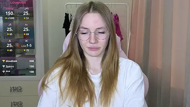 Snapshot of littlevildevil chatting on March 7, 2025, 2:23 pm littlevildevil online show from March 7, 2025, 2:23 pm