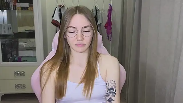 Snapshot of littlevildevil chatting on January 28, 2025, 11:17 am littlevildevil online show from January 28, 2025, 11:17 am