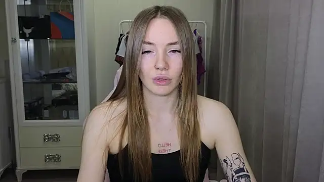 Snapshot of littlevildevil chatting on January 19, 2025, 11:34 am littlevildevil online show from January 19, 2025, 11:34 am