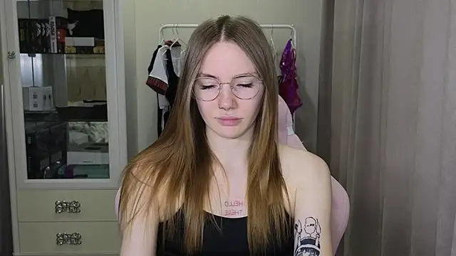 Snapshot of littlevildevil chatting on January 26, 2025, 10:12 am littlevildevil online show from January 26, 2025, 10:12 am