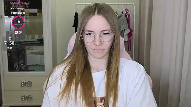 Snapshot of littlevildevil chatting on February 25, 2025, 11:10 am littlevildevil online show from February 25, 2025, 11:10 am