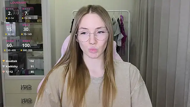 Snapshot of littlevildevil chatting on February 26, 2025, 2:27 pm littlevildevil online show from February 26, 2025, 2:27 pm